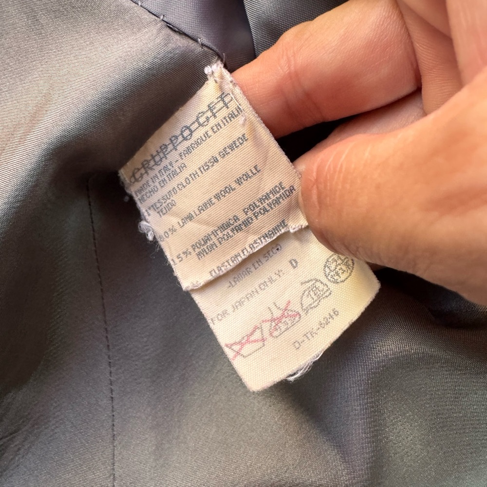 Vintage Giorgio Armani Le Collezioni for sculptural peplum wool suit. Size 8 - Picture 4 of 5